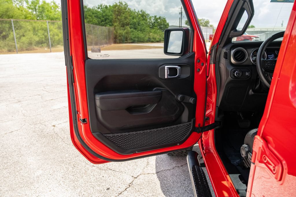 Used 2023 Jeep Gladiator Sport AWD/4WD image 11