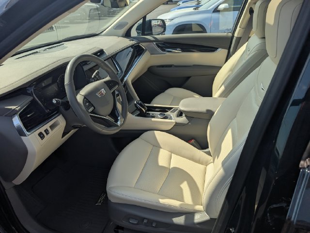 Used 2025 Cadillac XT6 Premium Luxury AWD/4WD image 13