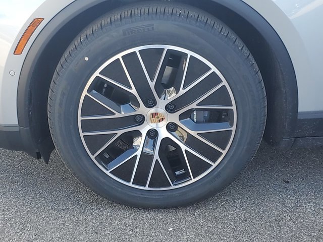 Used 2025 Porsche Macan Electric image 14