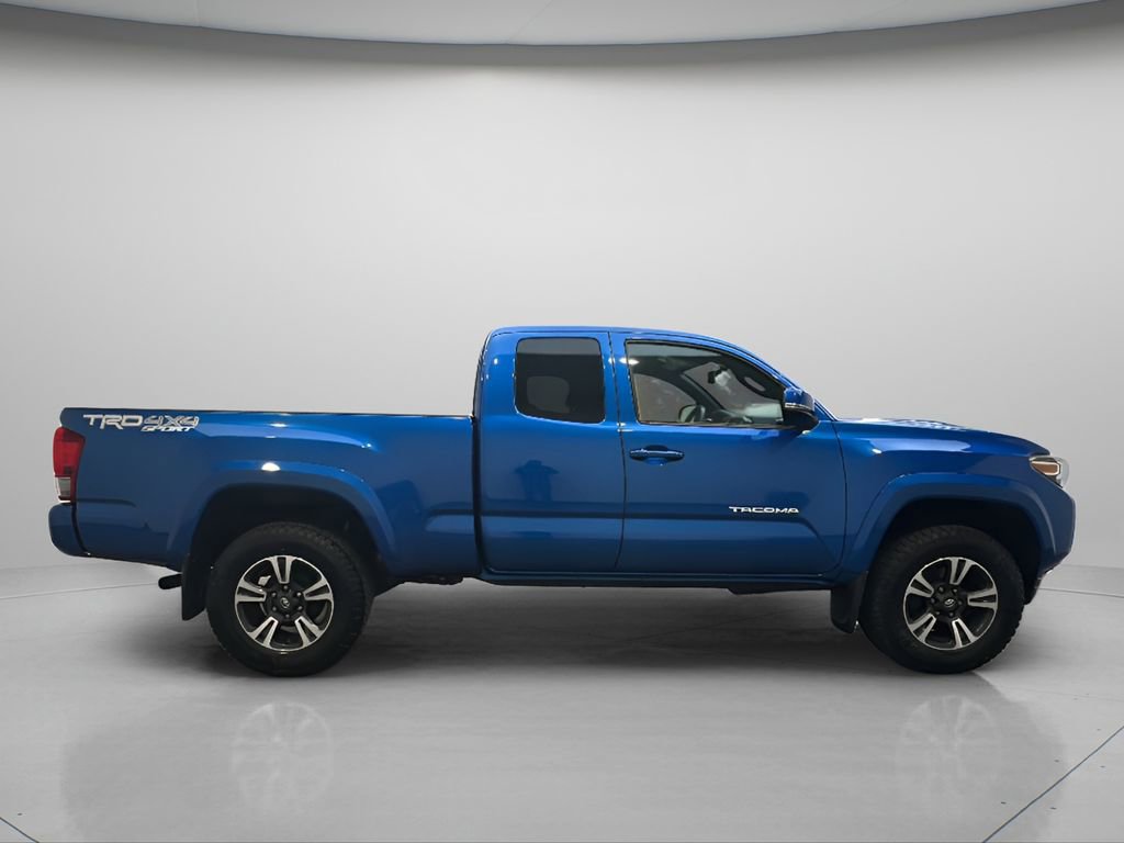 Used 2016 Toyota Tacoma TRD Sport w/ Towing Package AWD/4WD image 8