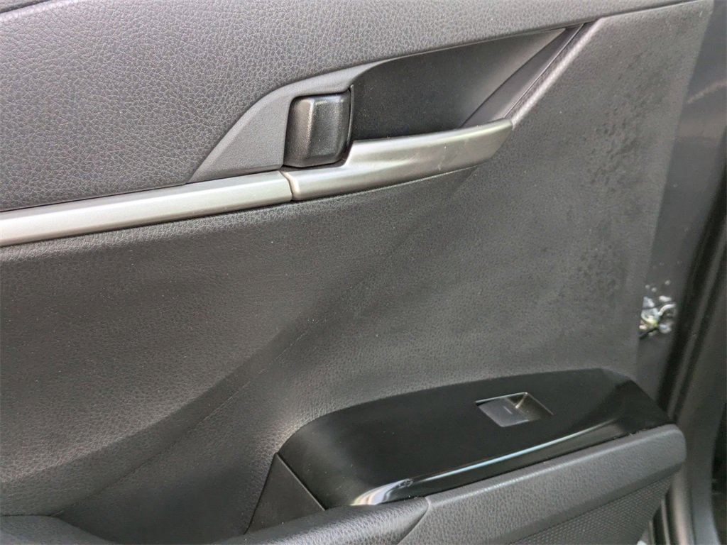 Used 2025 Toyota Camry SE image 27