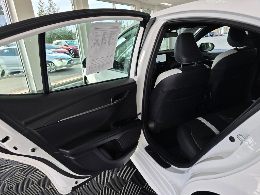 Used 2025 Toyota Camry SE image 83