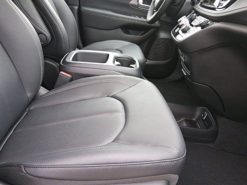 New 2026 Chrysler Pacifica Select image 25