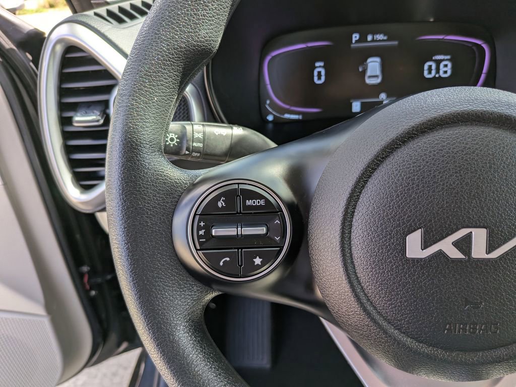 Certified 2025 Kia Soul LX w/ LX Technology Package FWD image 27