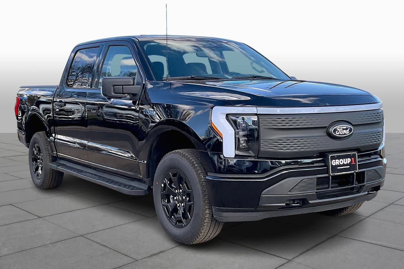New 2025 Ford F150 Lightning XLT w/ Max Trailer Tow Package AWD/4WD video 2