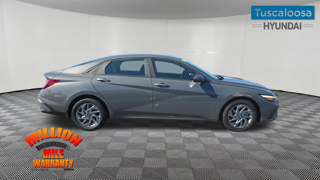 Used 2024 Hyundai Elantra SEL FWD image 9