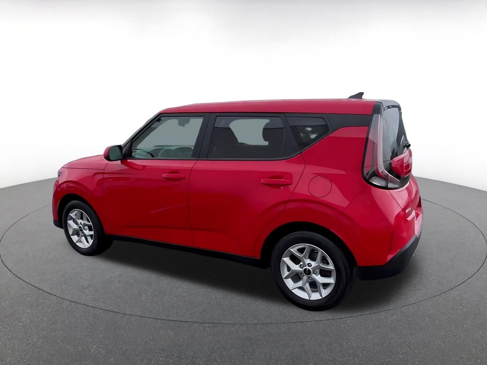 Used 2025 Kia Soul LX w/ LX Technology Package FWD image 10