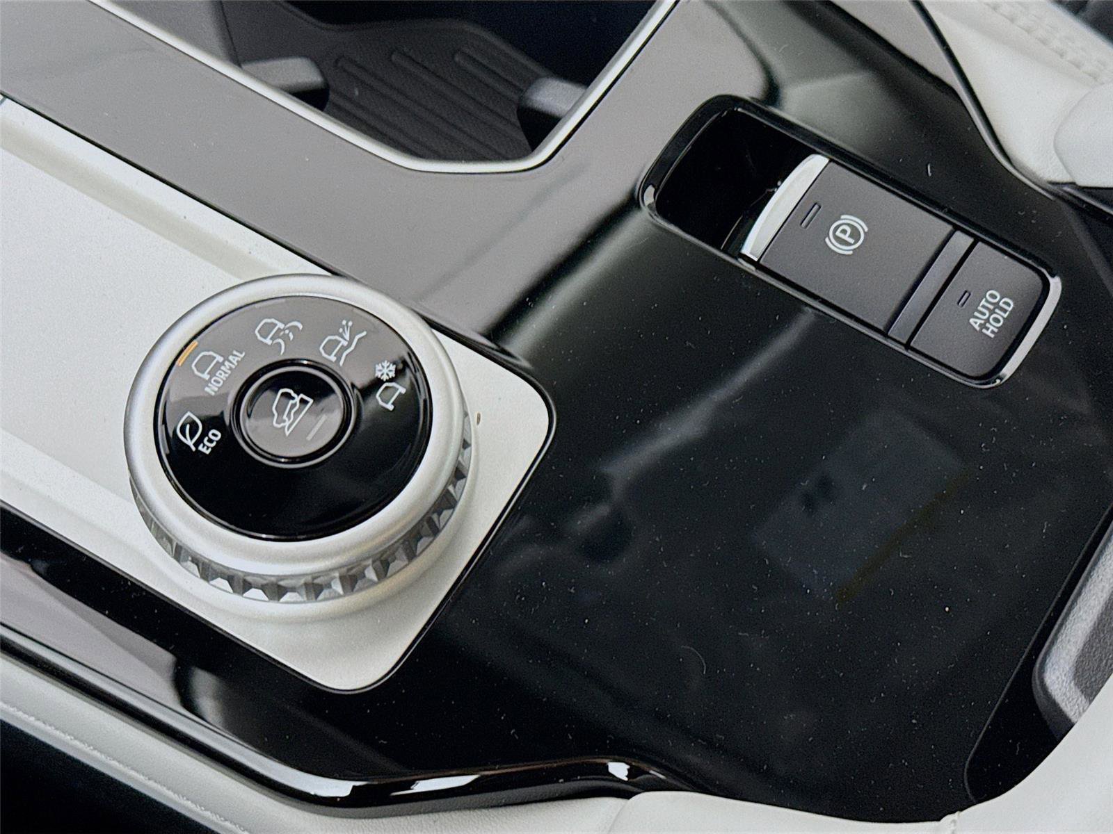 New 2026 Mitsubishi Outlander SE image 8