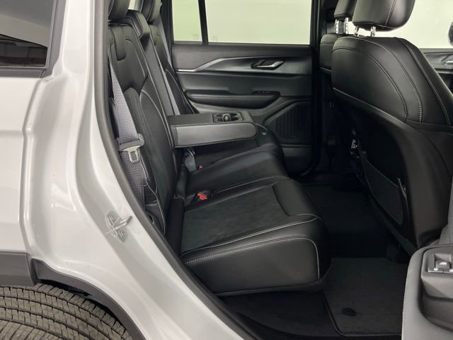 New 2025 Jeep Grand Cherokee Altitude image 29