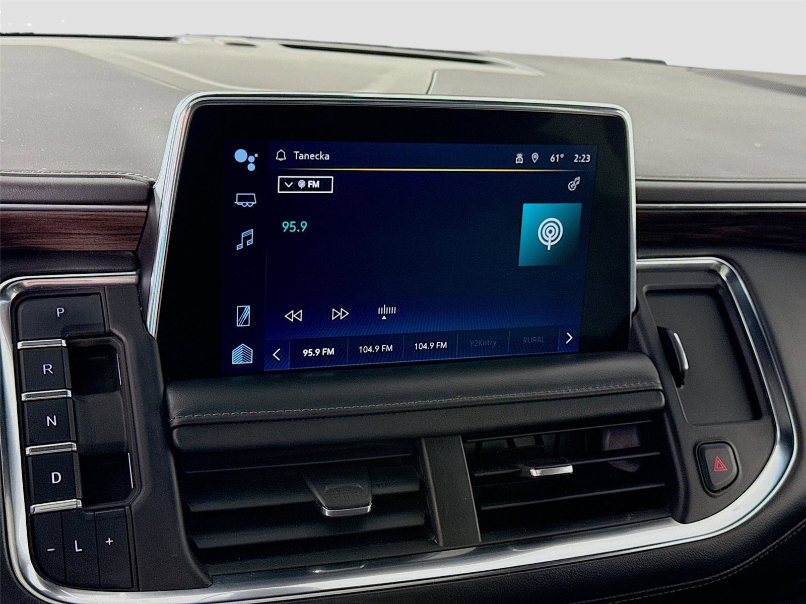 Used 2022 Chevrolet Suburban Z71 w/ Luxury Package image 8