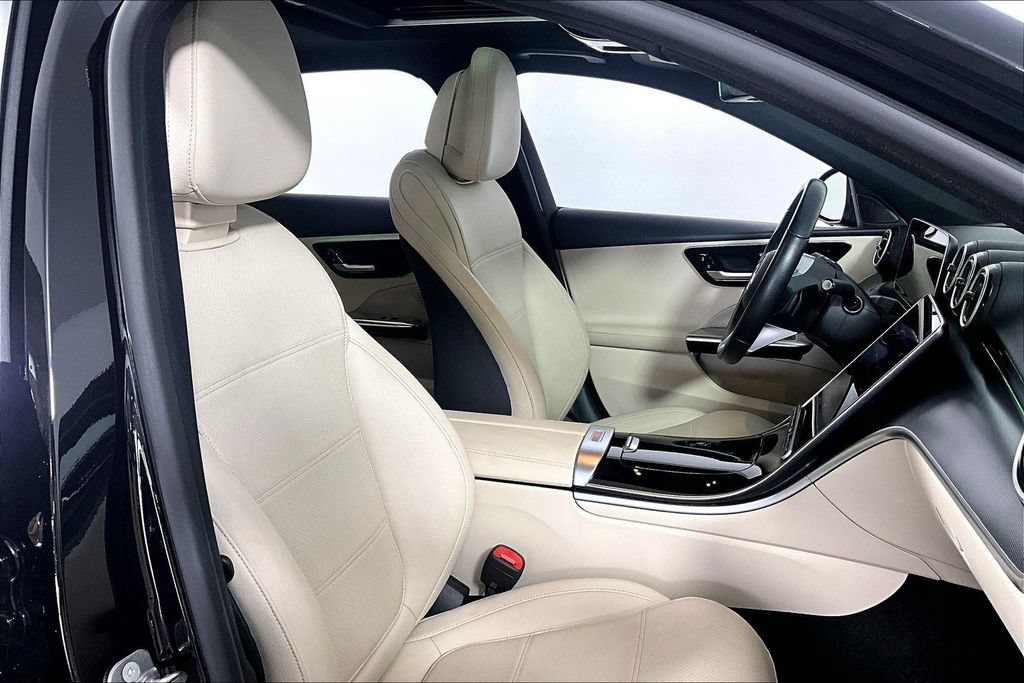 Used 2025 Mercedes-Benz C 300 Sedan image 7