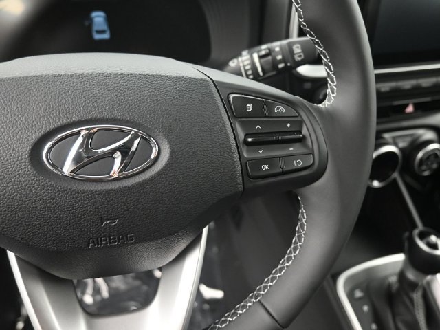 Used 2025 Hyundai Venue SEL FWD image 20