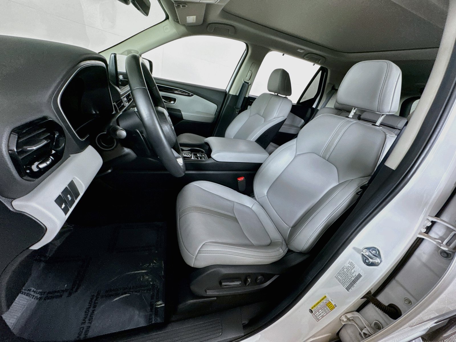 Used 2025 Honda Pilot Touring image 12