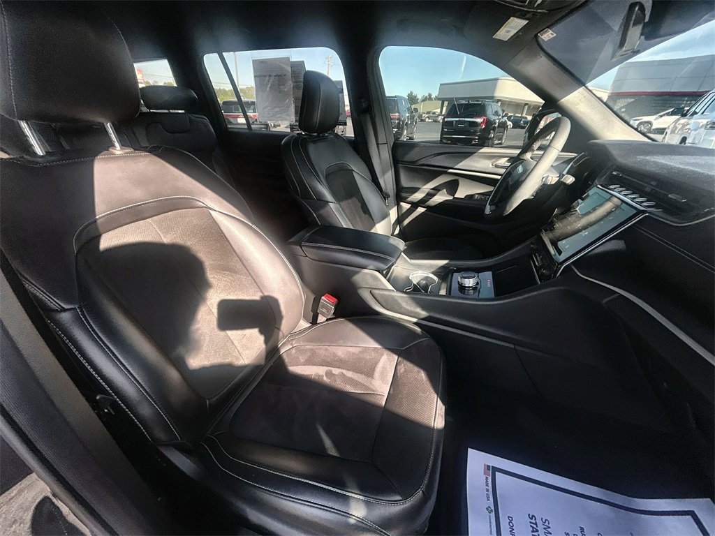 Used 2025 Jeep Grand Cherokee L Altitude image 9