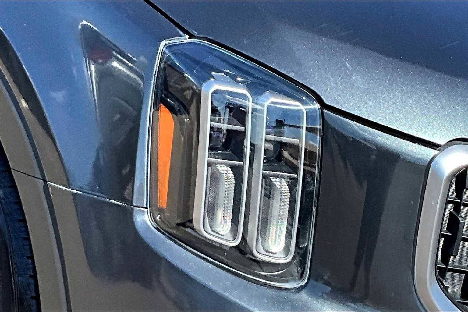 Used 2023 Kia Telluride LX image 52