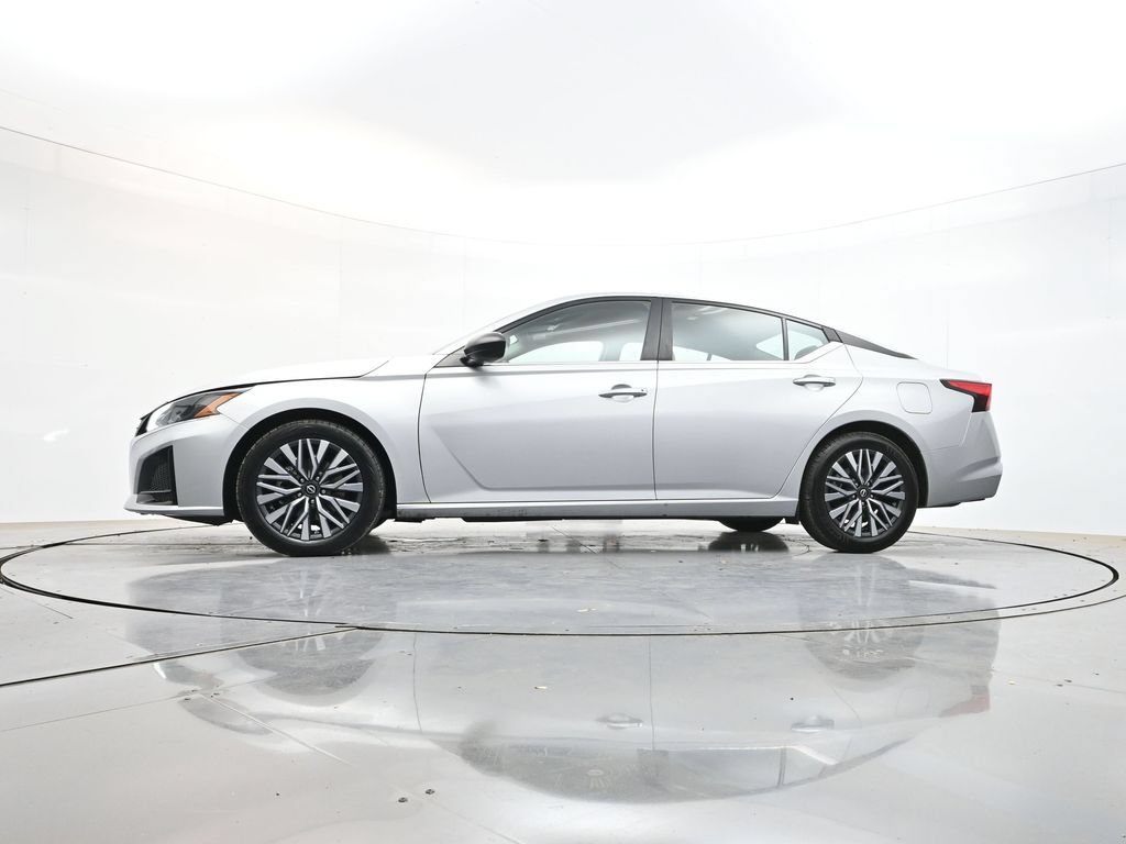 Used 2024 Nissan Altima 2.5 SV FWD image 35
