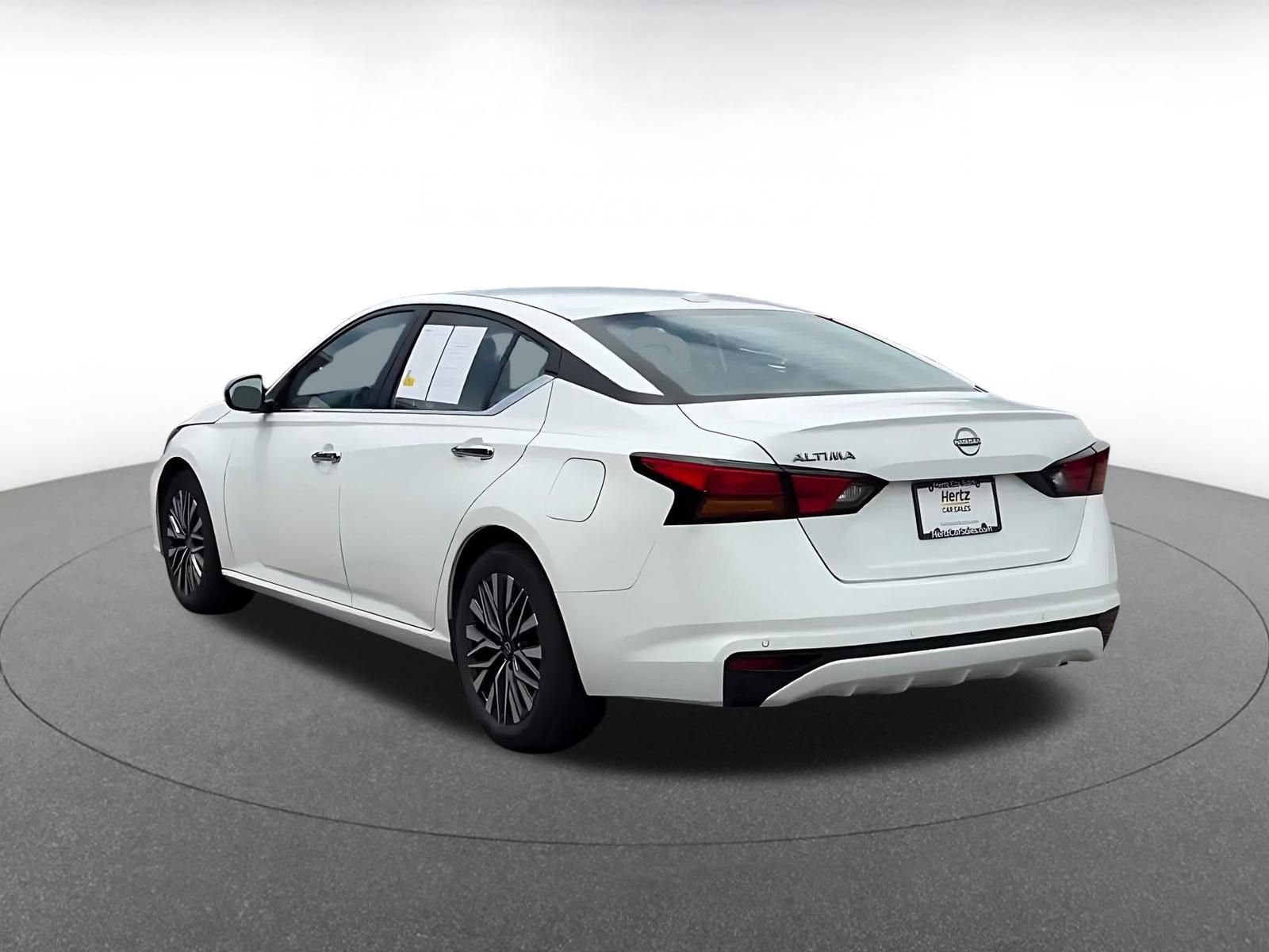 Used 2025 Nissan Altima 2.5 SV FWD image 11