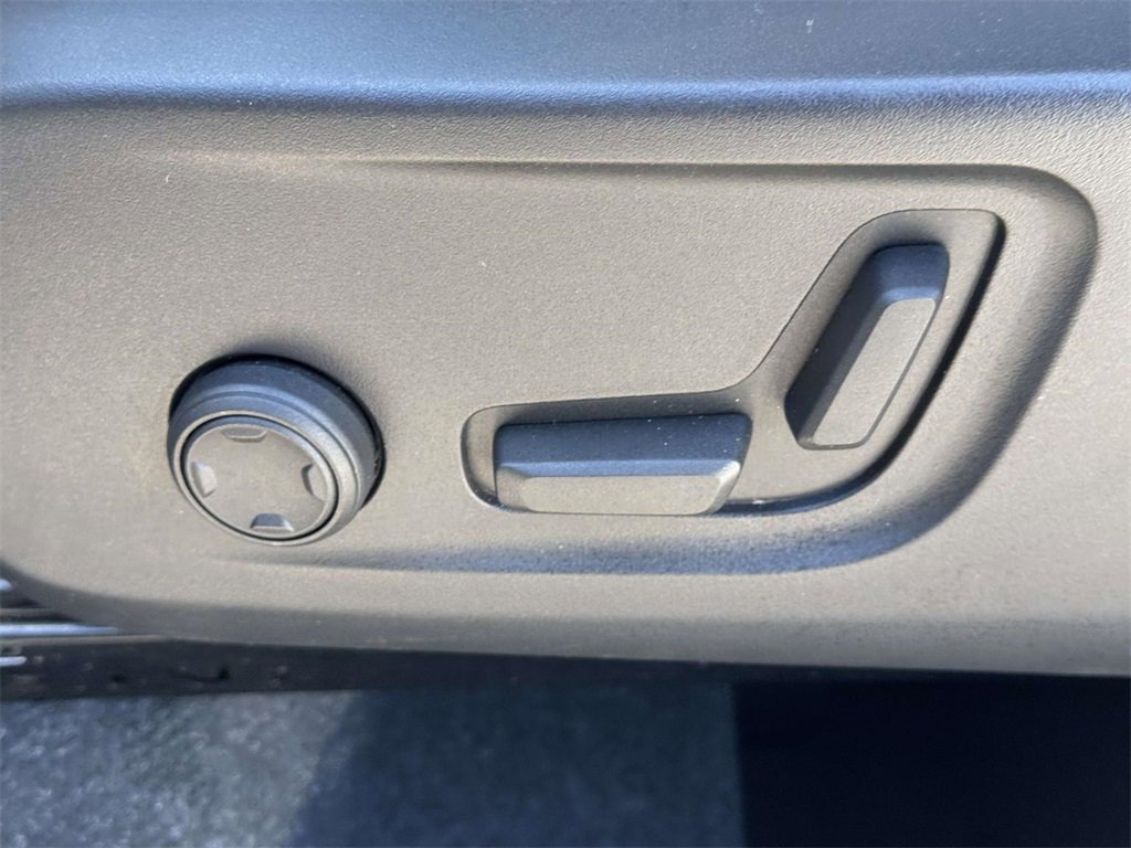 Used 2023 Volvo XC40 B5 Plus w/ Driver Assist Package image 18