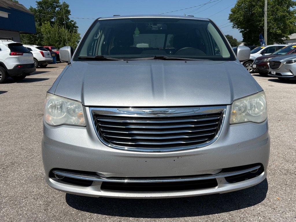 Used 2011 Chrysler Town & Country Touring FWD image 8