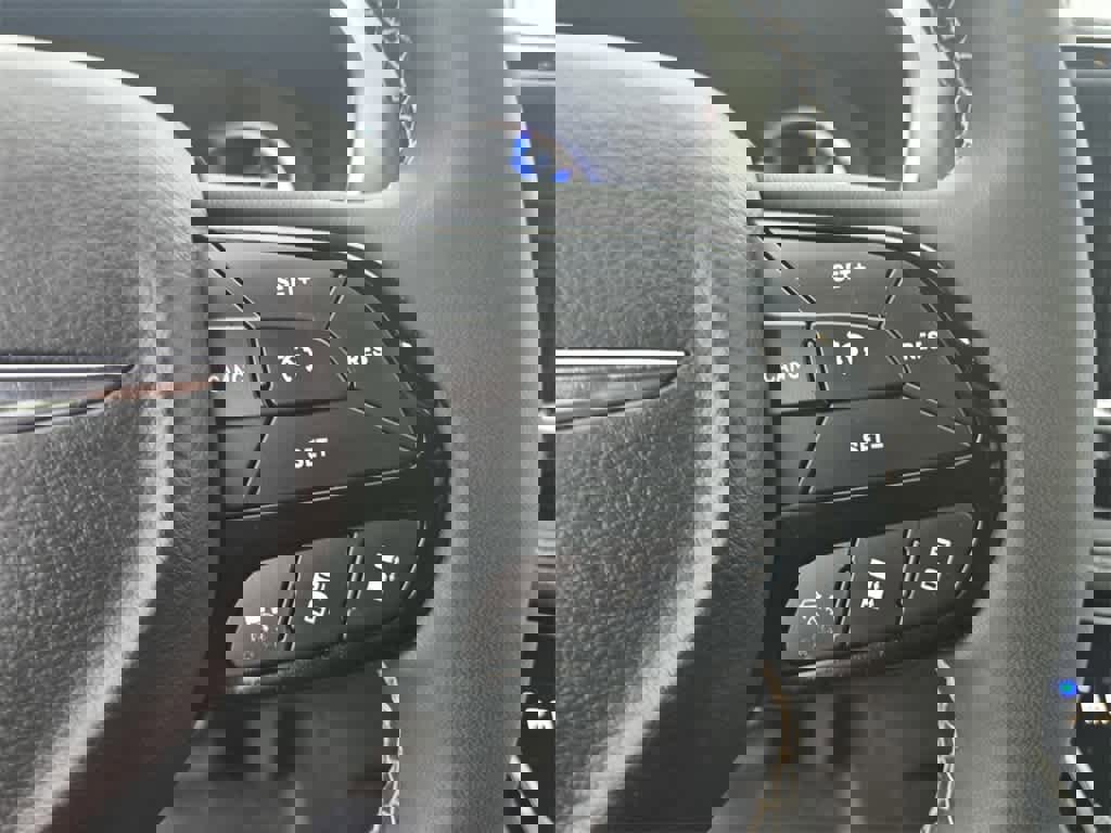 Used 2022 Chrysler Pacifica Limited w/ Uconnect Theater Family Group image 19