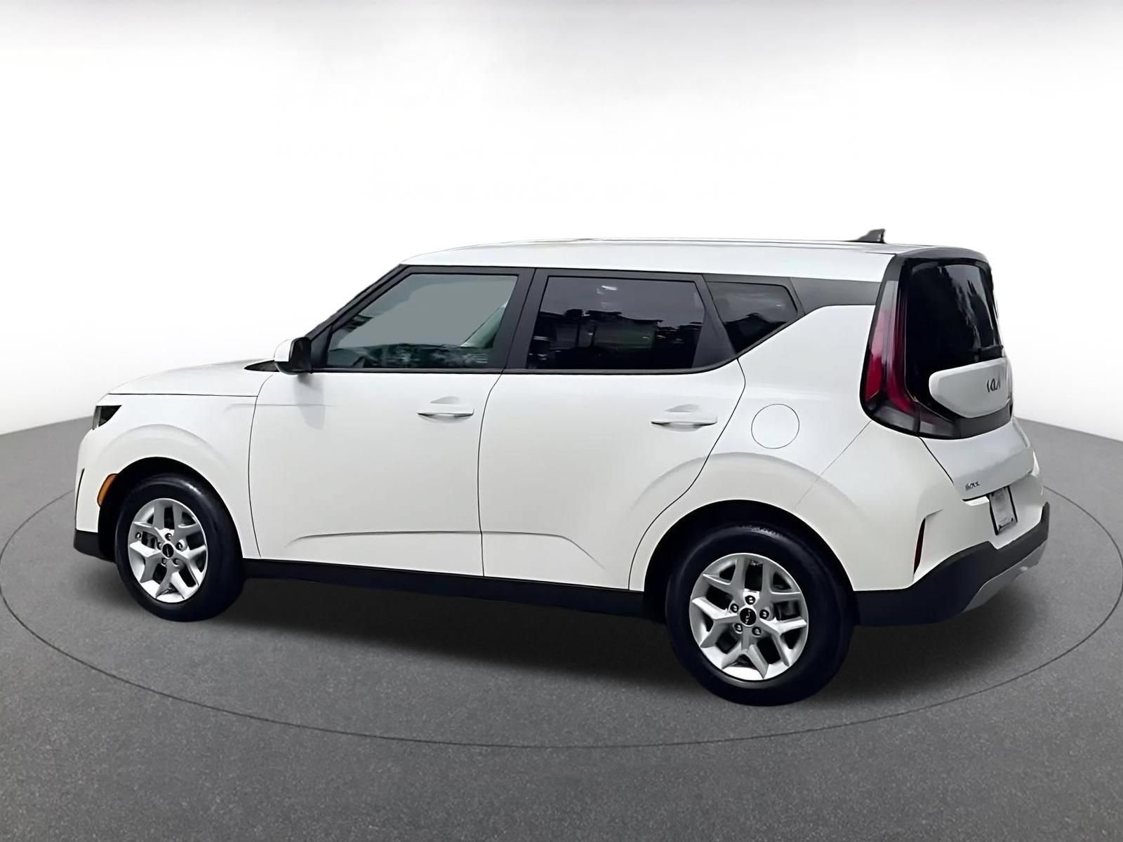 Used 2025 Kia Soul LX w/ LX Technology Package FWD image 10