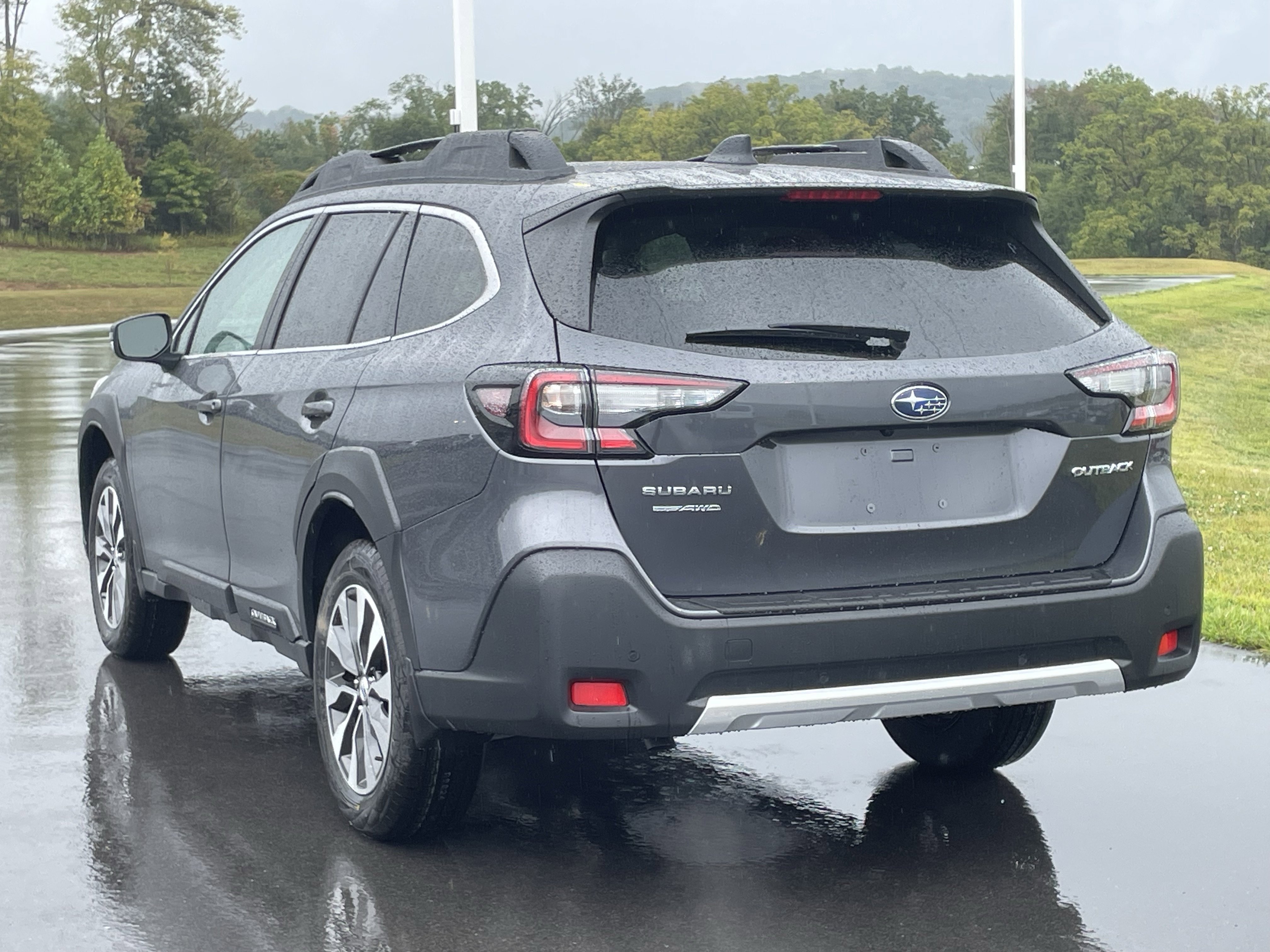 Certified 2025 Subaru Outback Limited AWD/4WD image 4