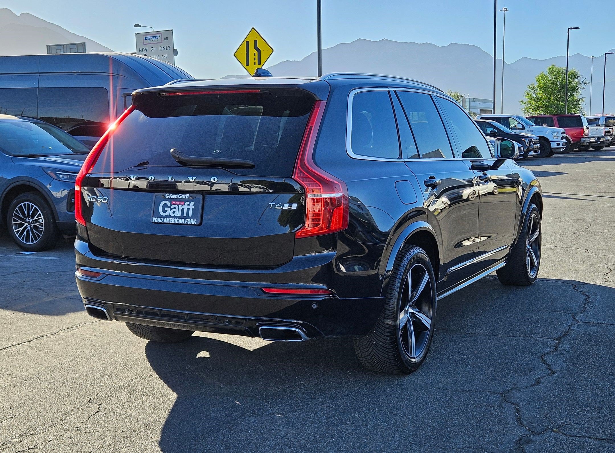 Used 2019 Volvo XC90 T6 R-Design w/ Advanced Package AWD/4WD image 3