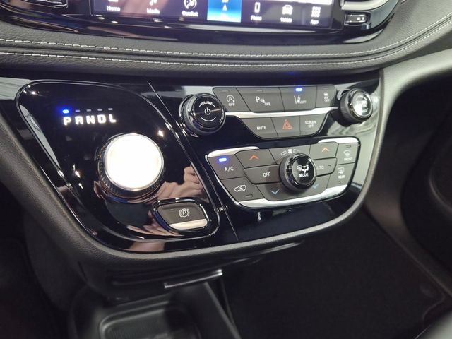 New 2027 Chrysler Pacifica Select w/ Family Tech Group FWD image 27