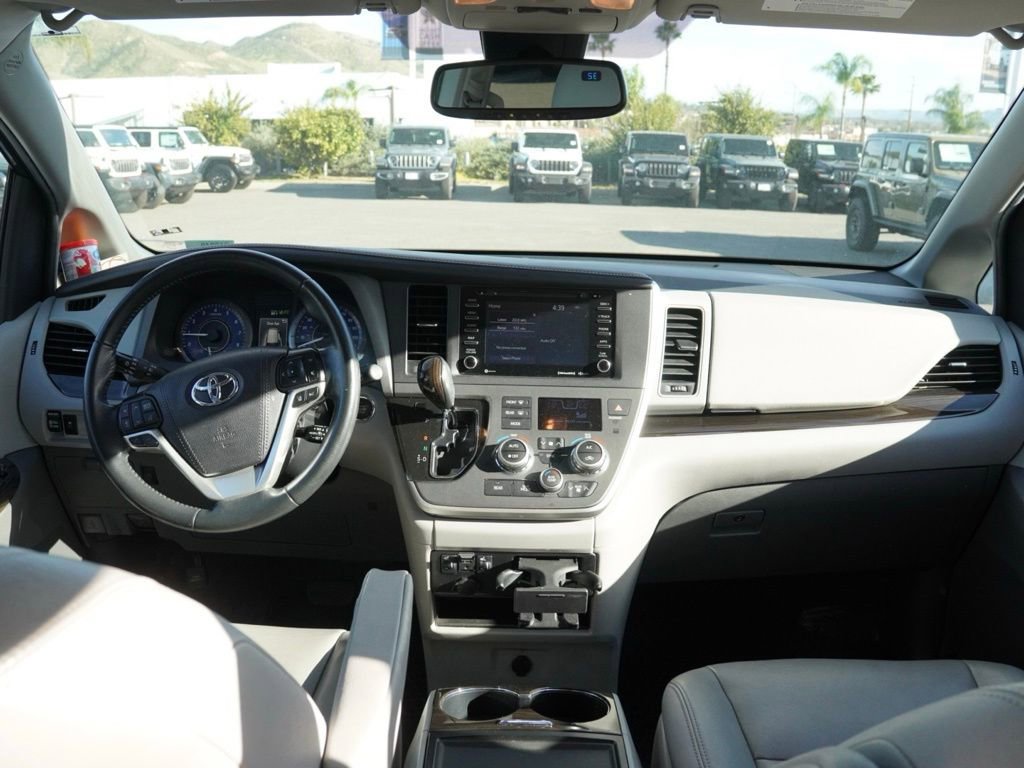 Used 2020 Toyota Sienna XLE image 26