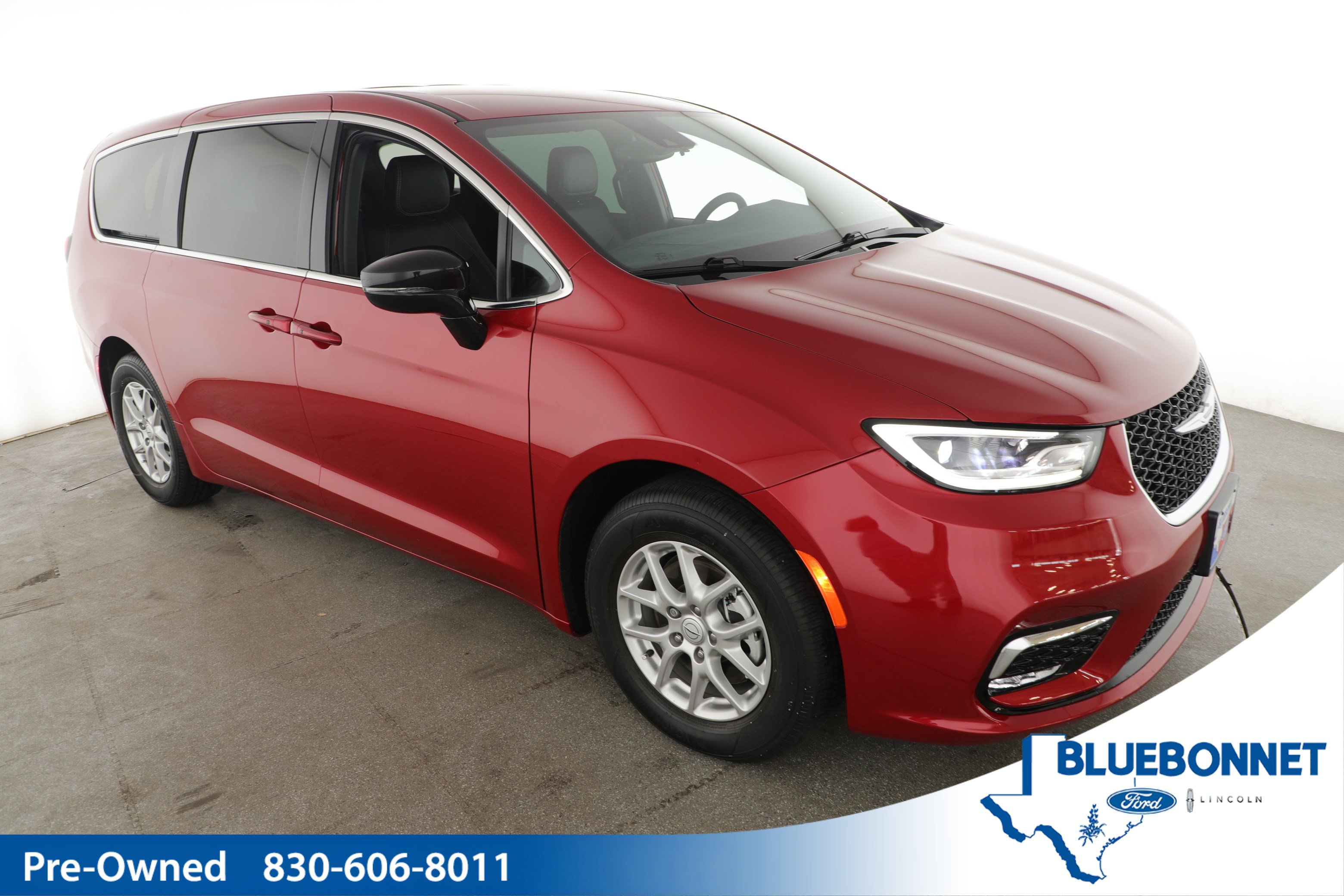 Used 2025 Chrysler Pacifica Select FWD image 1