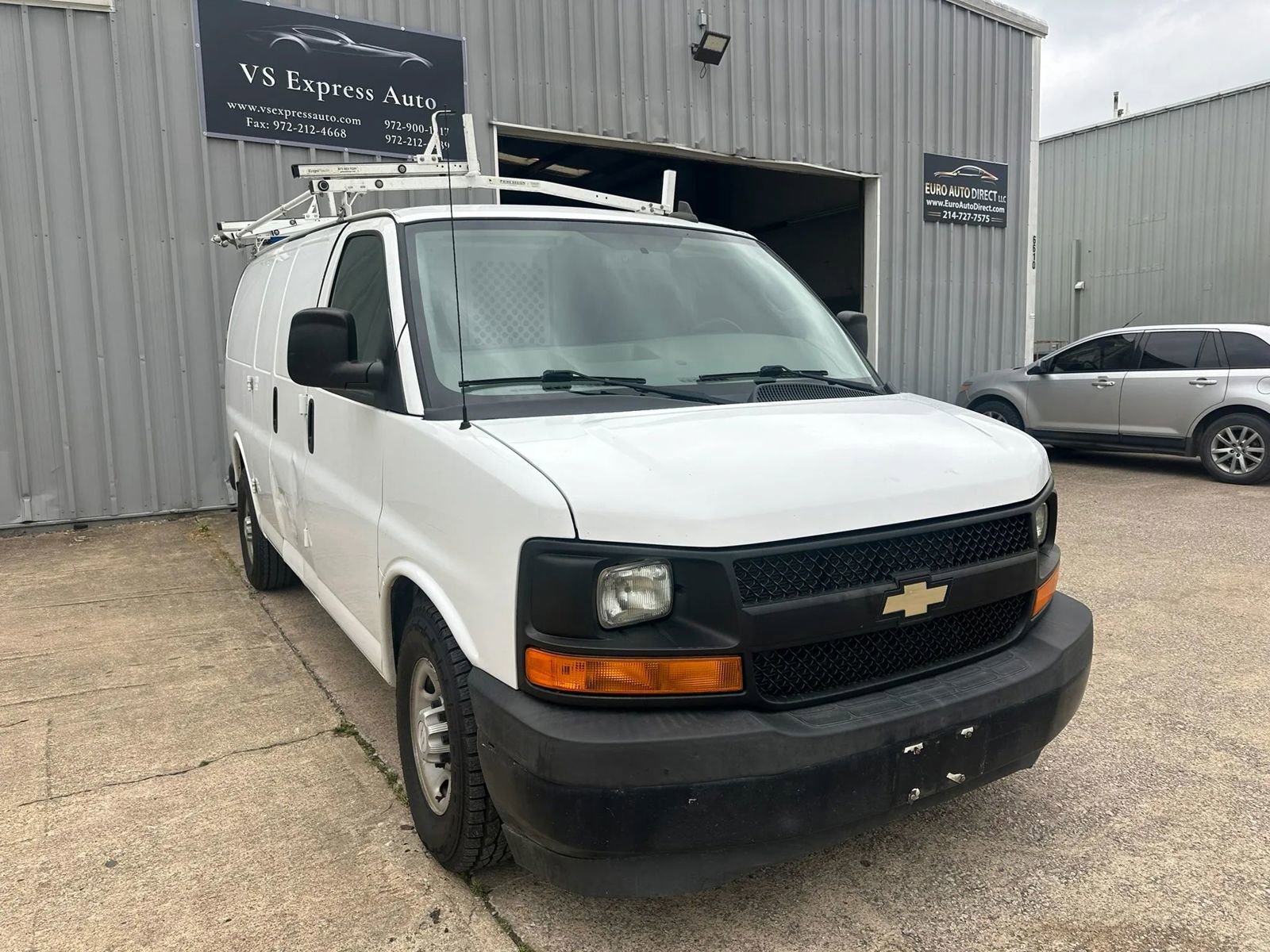 Used 2017 Chevrolet Express 2500 RWD image 8