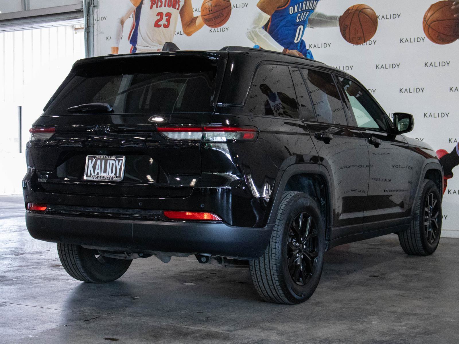 Used 2025 Jeep Grand Cherokee Altitude AWD/4WD image 25