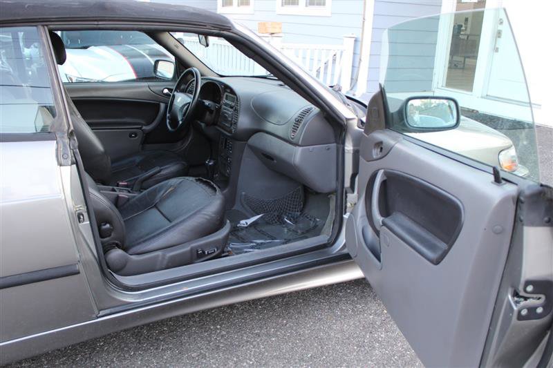Used 2003 Saab 9-3 SE image 2