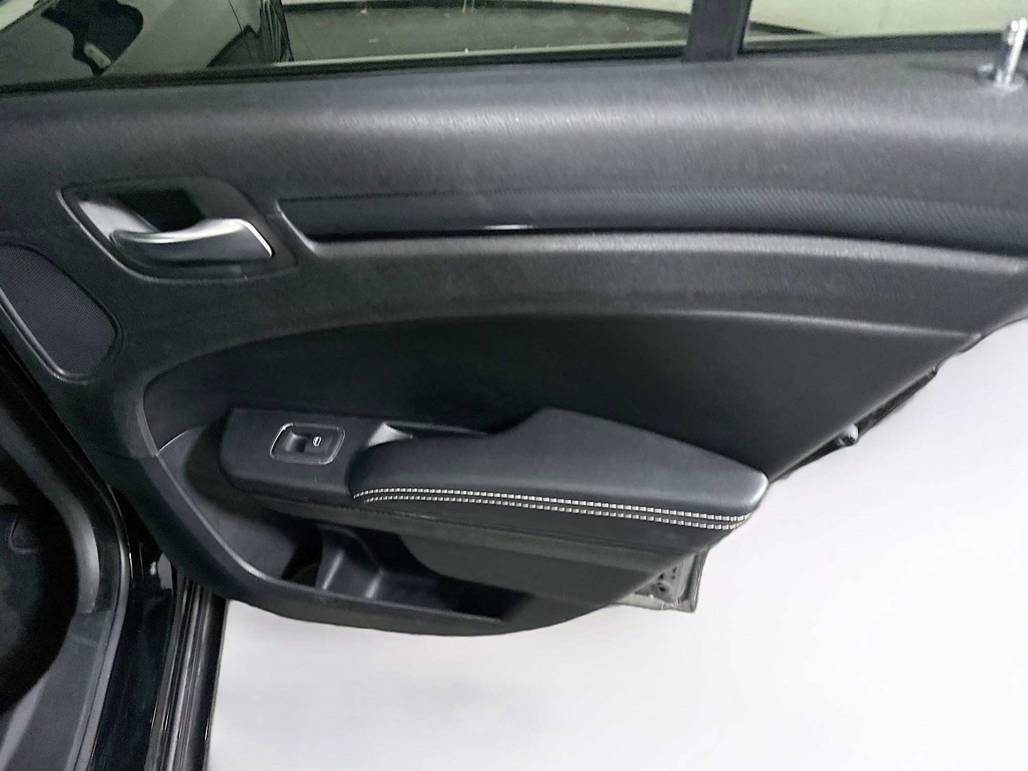 Used 2013 Chrysler 300 S RWD image 29