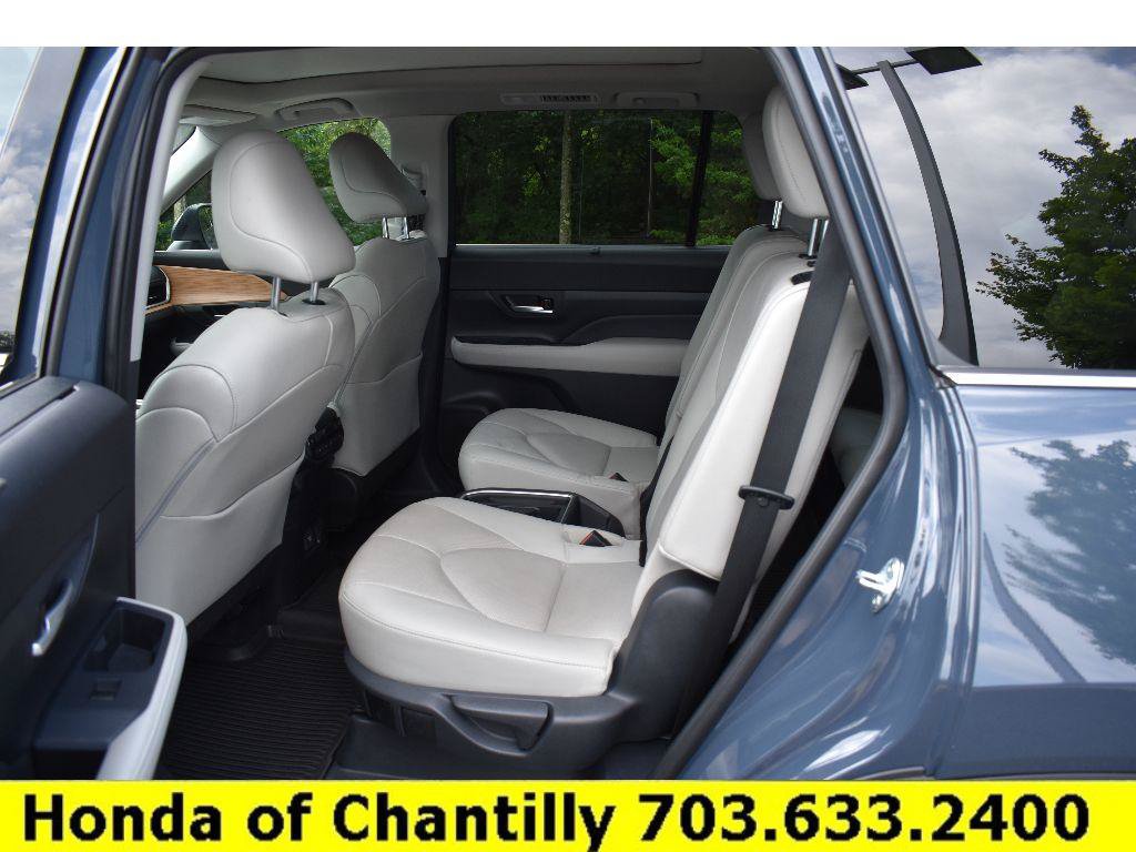 Used 2025 Toyota Grand Highlander AWD image 29