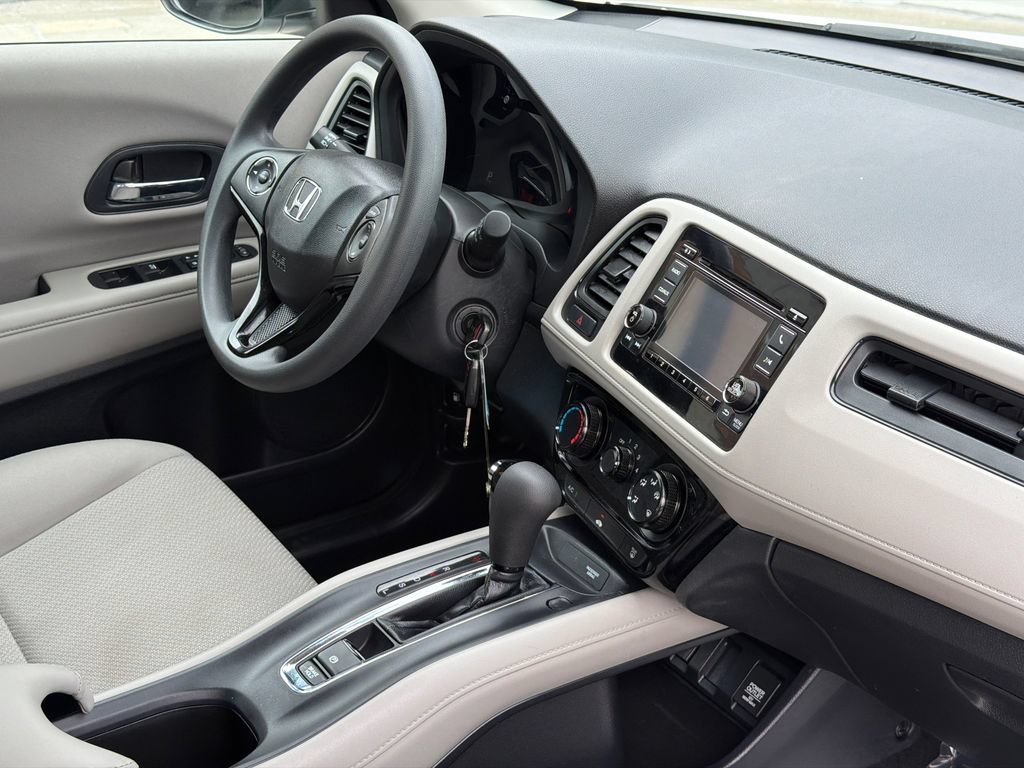 Used 2017 Honda HR-V LX image 9