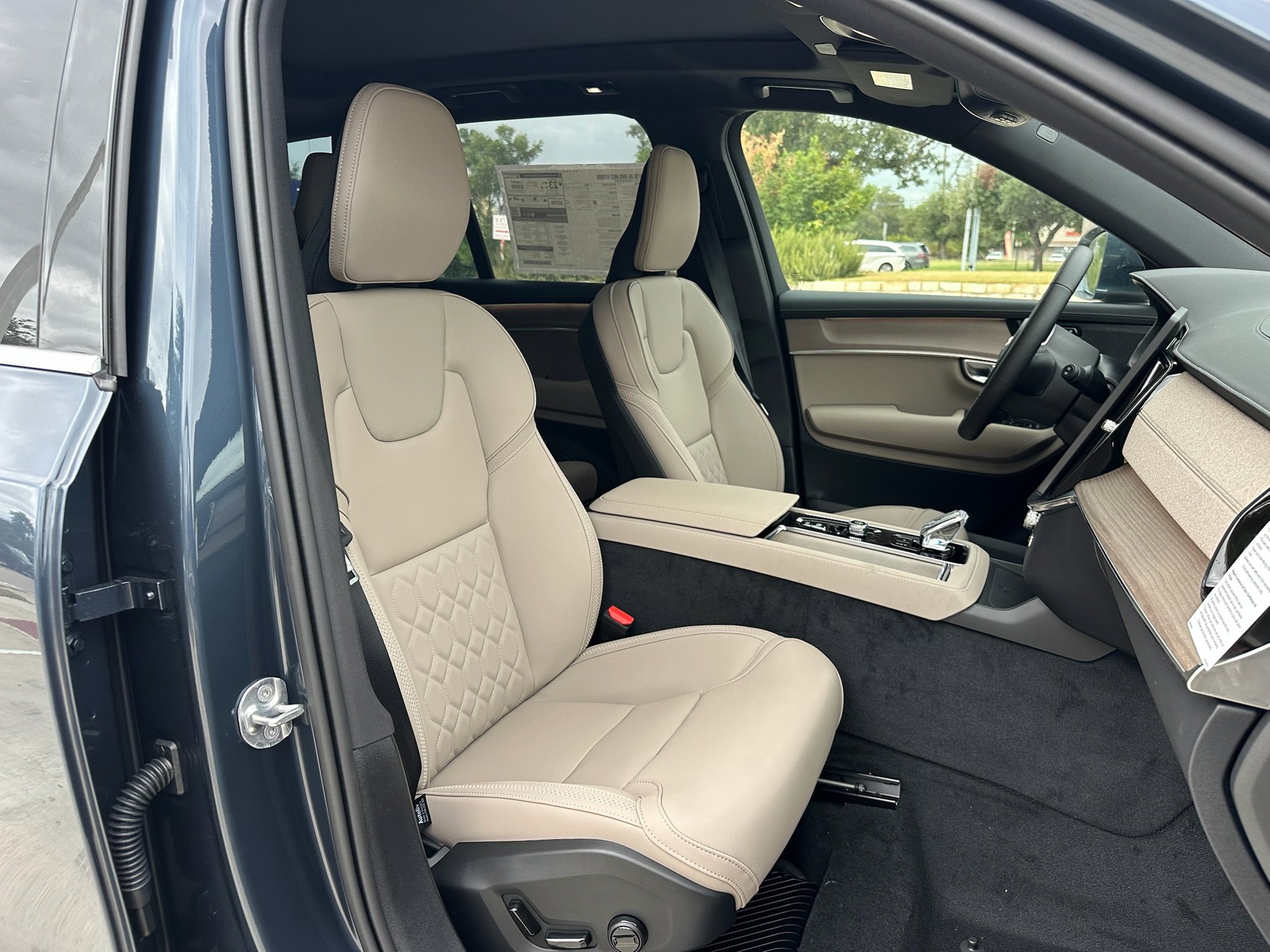 Used 2026 Volvo XC90 B6 Plus w/ Protection Package Premier AWD/4WD image 8
