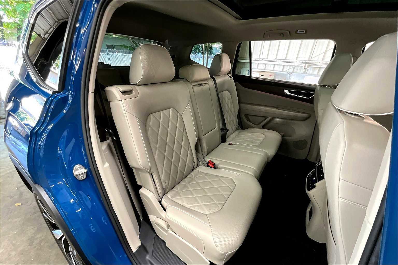 Used 2025 Volkswagen Atlas SEL Premium R-Line image 30