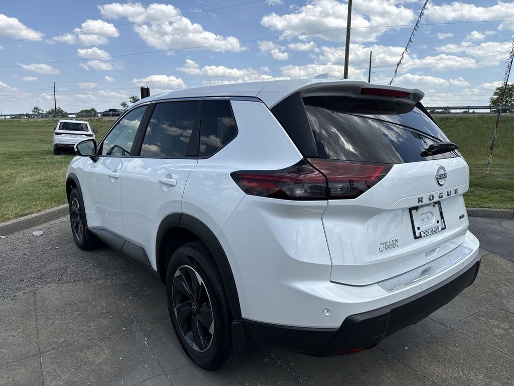 Used 2026 Nissan Rogue SV AWD/4WD image 12