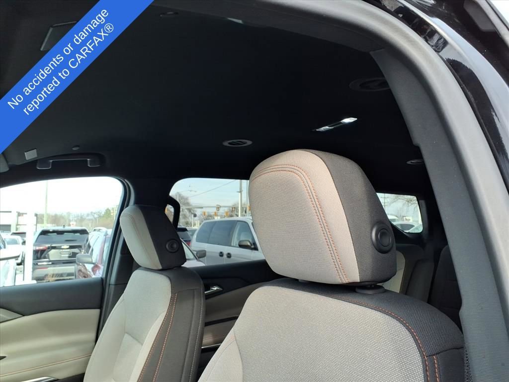 Used 2025 Chevrolet Traverse LT image 19