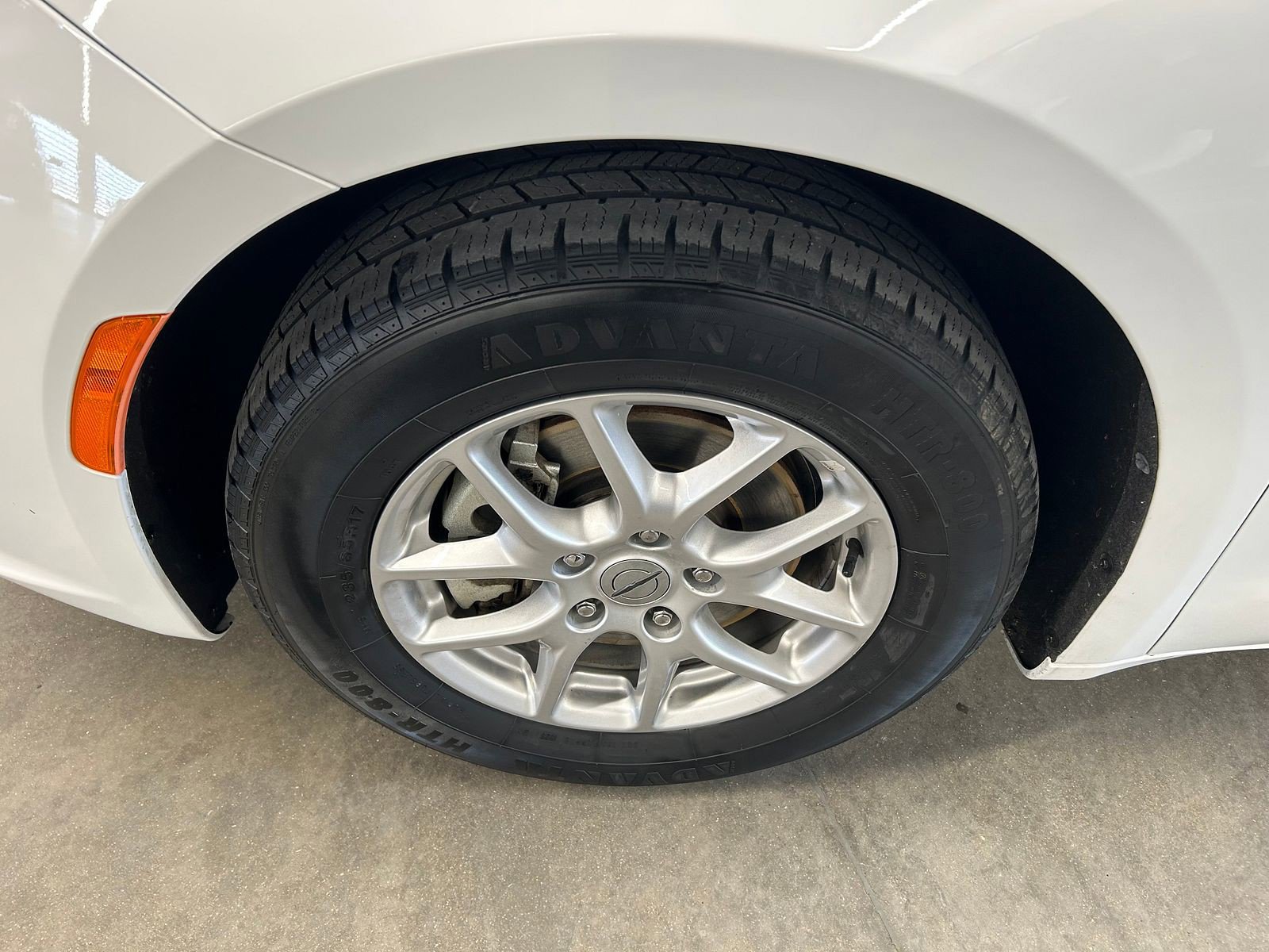 Used 2023 Chrysler Pacifica Touring-L image 9