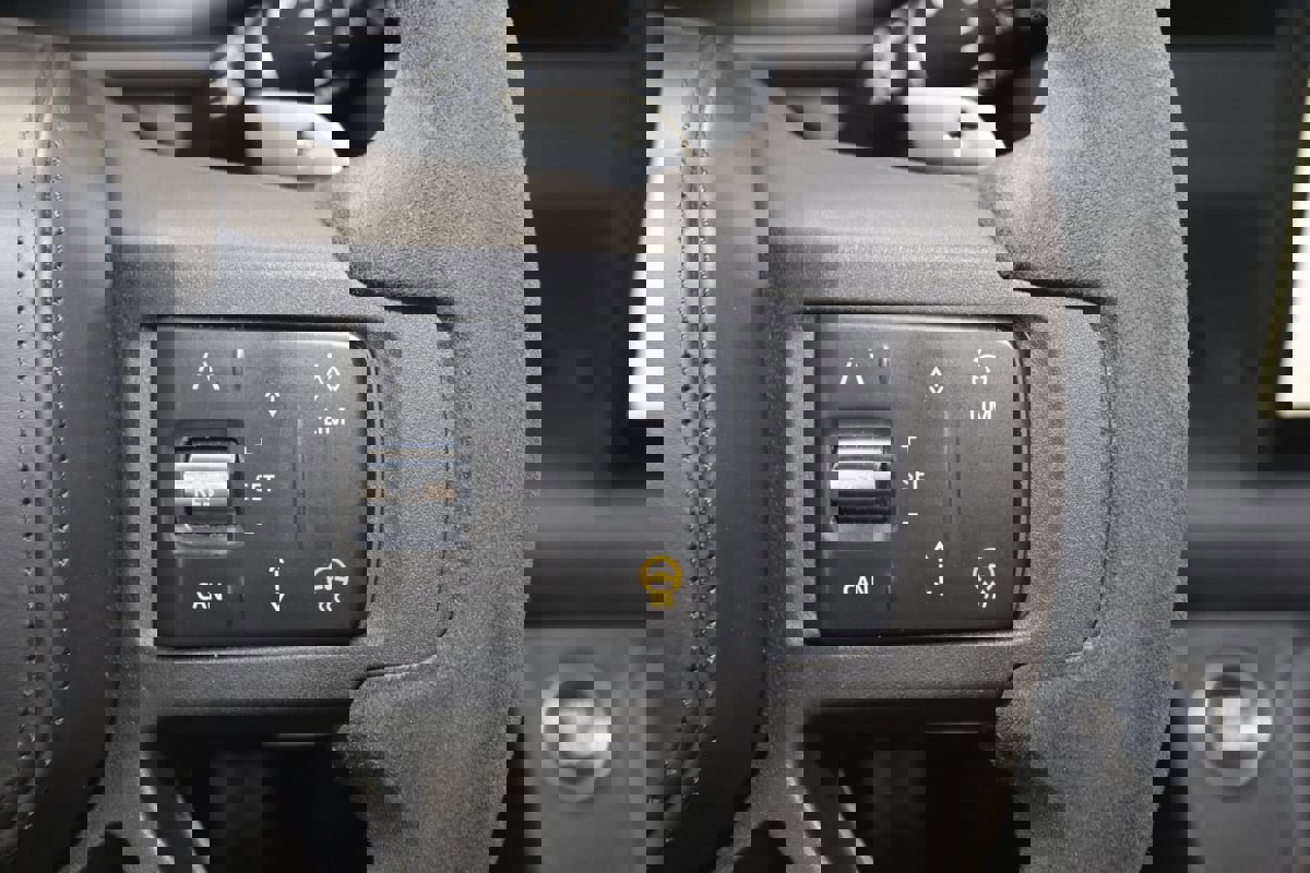 Used 2023 Land Rover Defender 110 V8 image 35