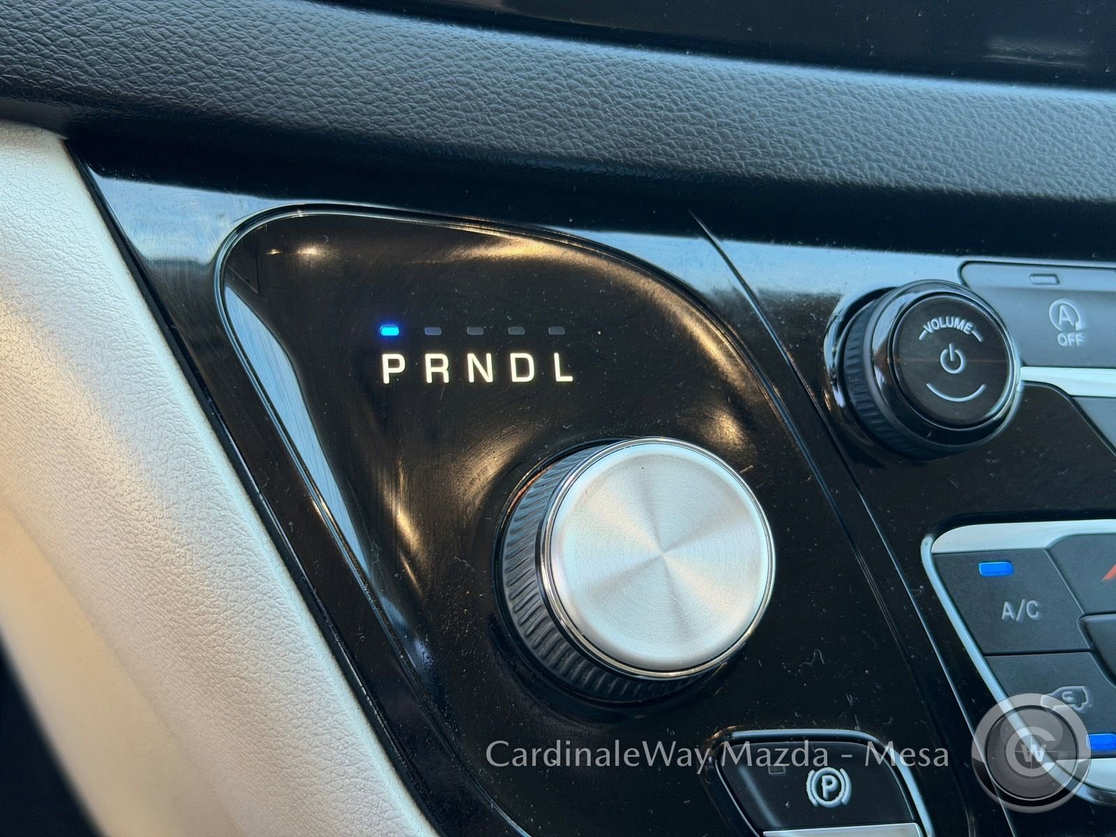 Used 2022 Chrysler Voyager LX image 28