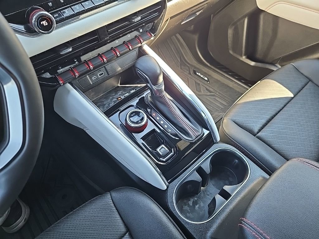 Used 2023 GMC Canyon AT4X image 23