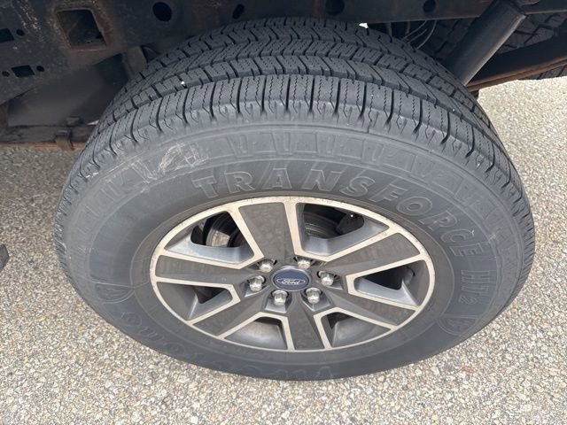 Used 2017 Ford F150 XLT w/ Equipment Group 302A Luxury AWD/4WD image 7
