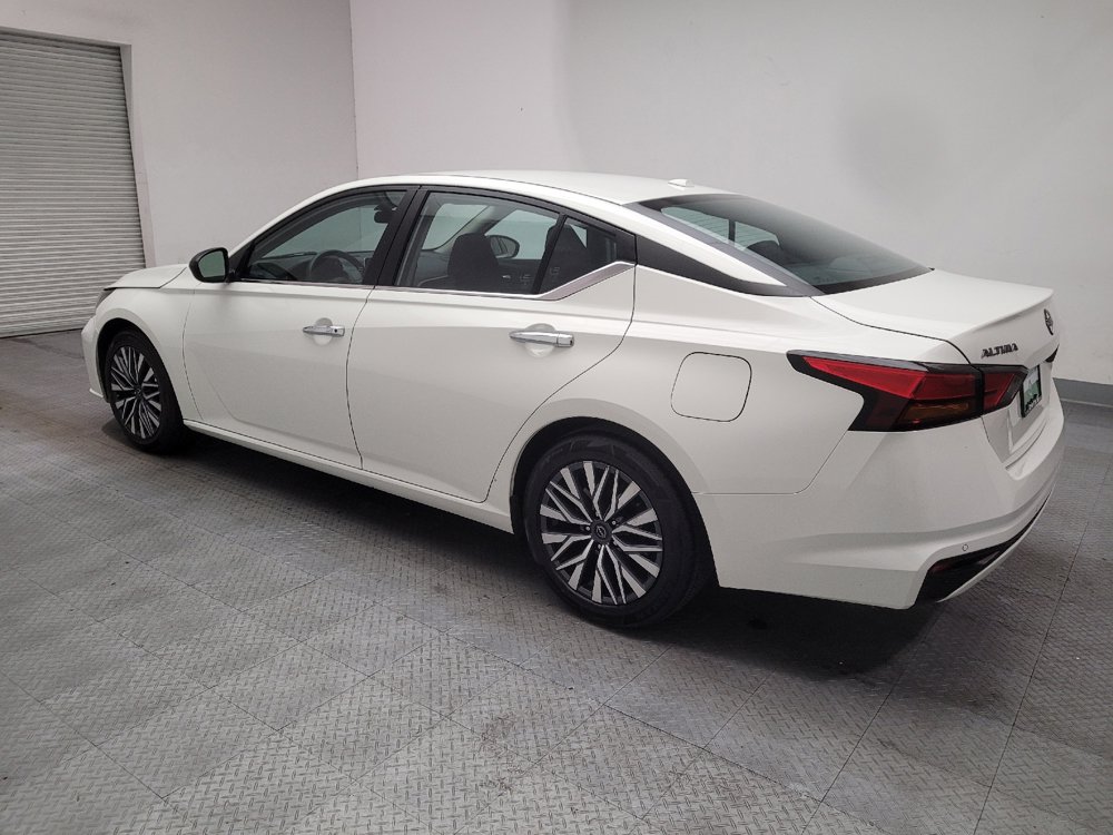 Used 2025 Nissan Altima 2.5 SV FWD image 3