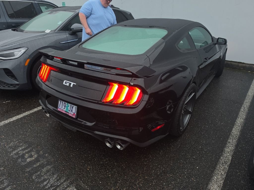 Used 2018 Ford Mustang GT RWD image 3