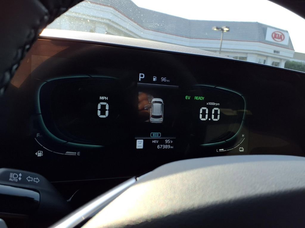 Certified 2023 Kia Niro EX FWD image 12