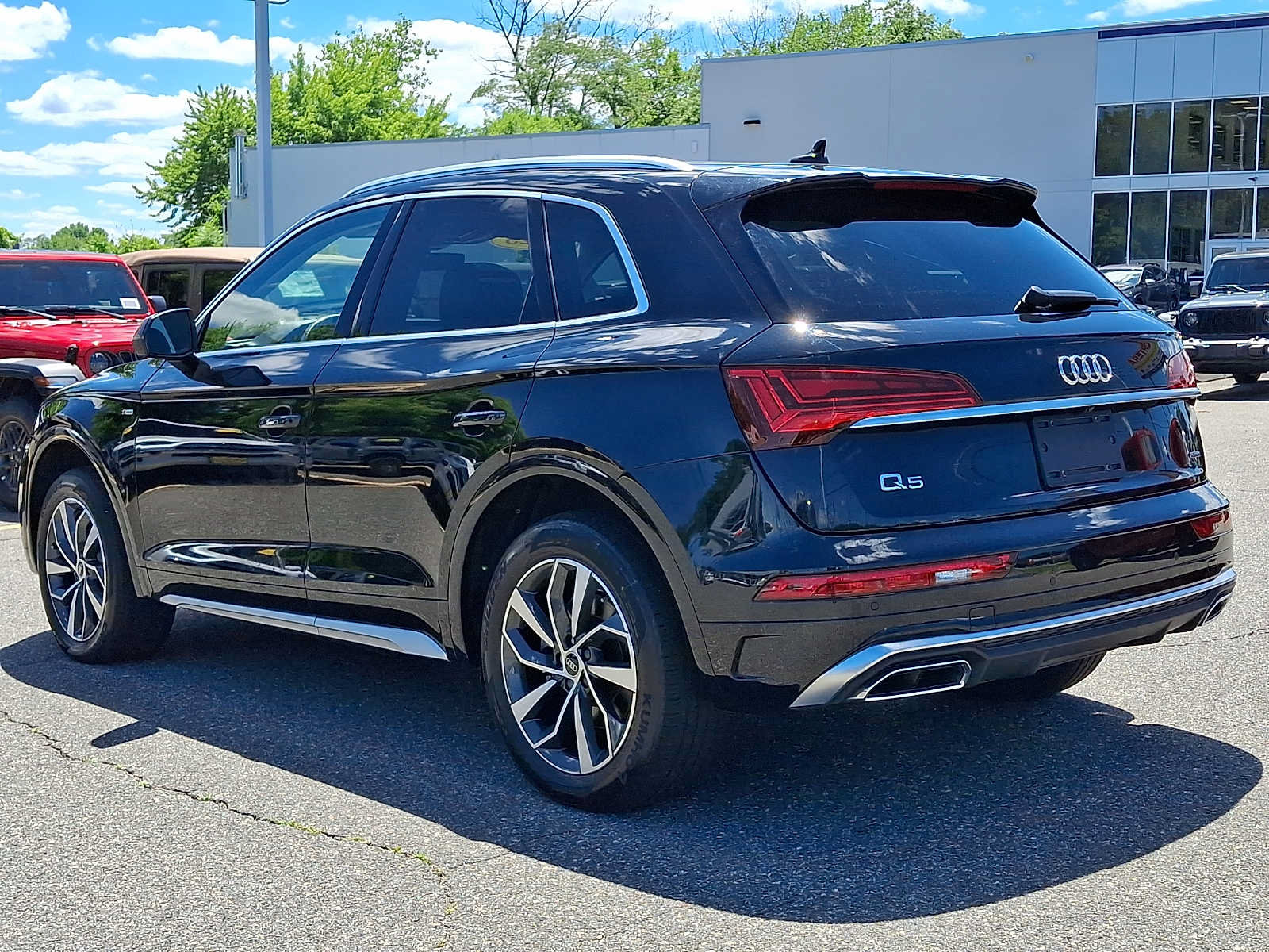 Used 2023 Audi Q5 2.0T Premium Plus w/ Premium Plus Package AWD/4WD image 4