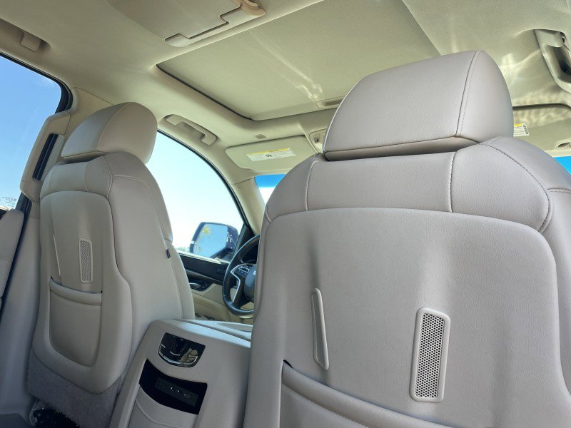 Used 2020 Cadillac Escalade Premium Luxury image 9